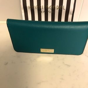 Henri Bendel New York Wallet _ Green
